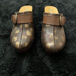 Clogs
